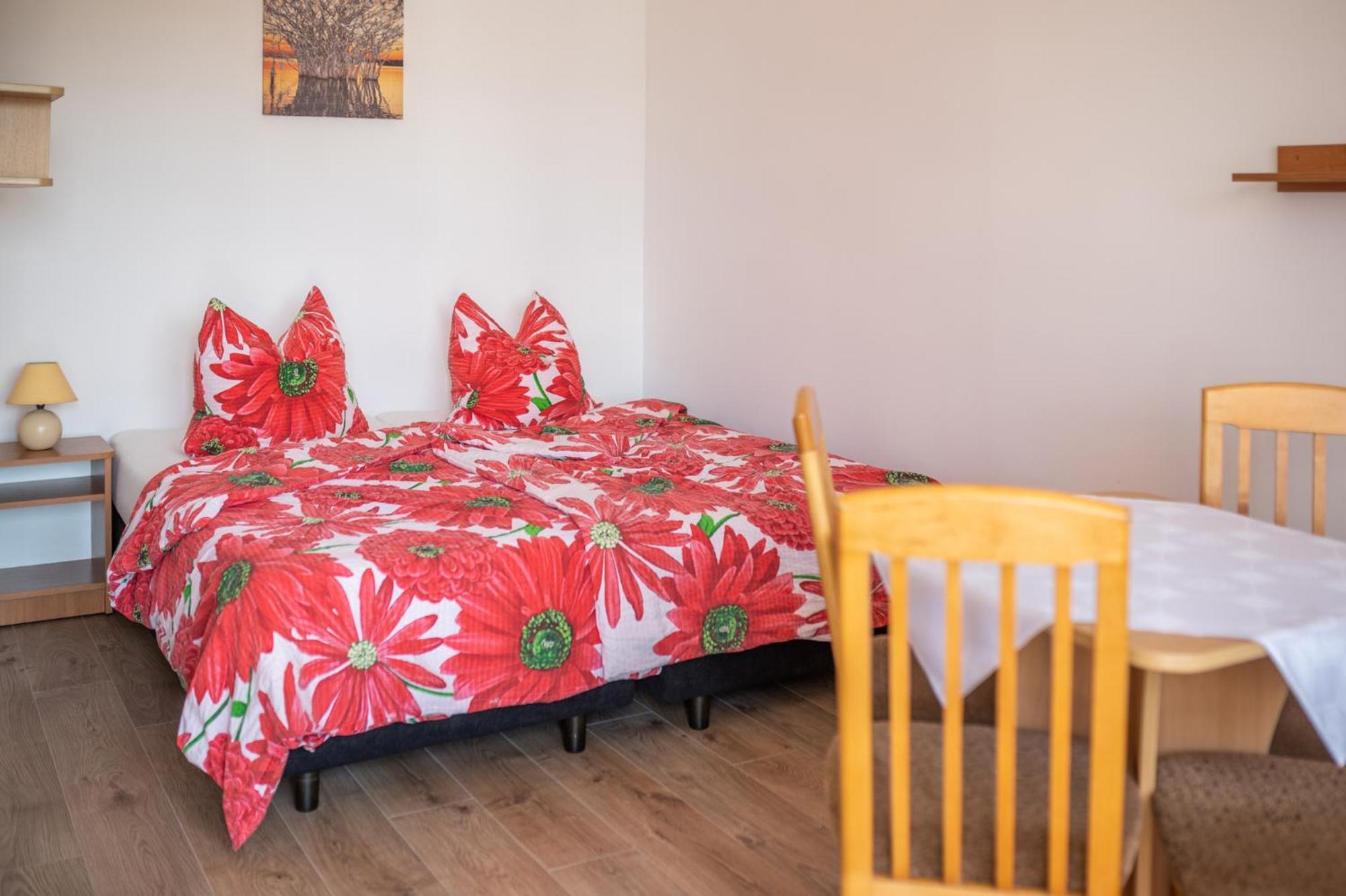 Cieply Zakatek Apartment Ревал Стая снимка